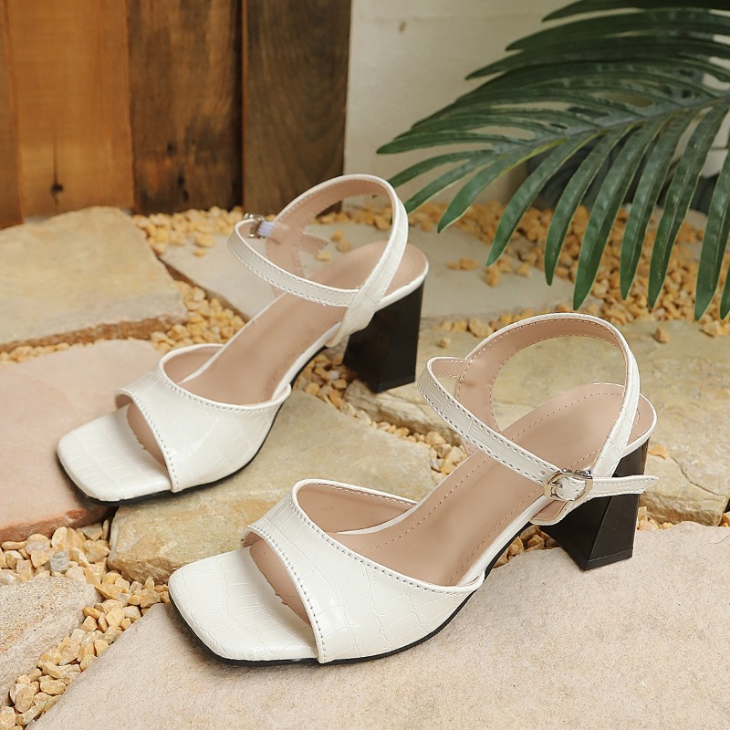 Square Toe Block Heel One Buck - Wide Fit Heels 리뷰 및 가격