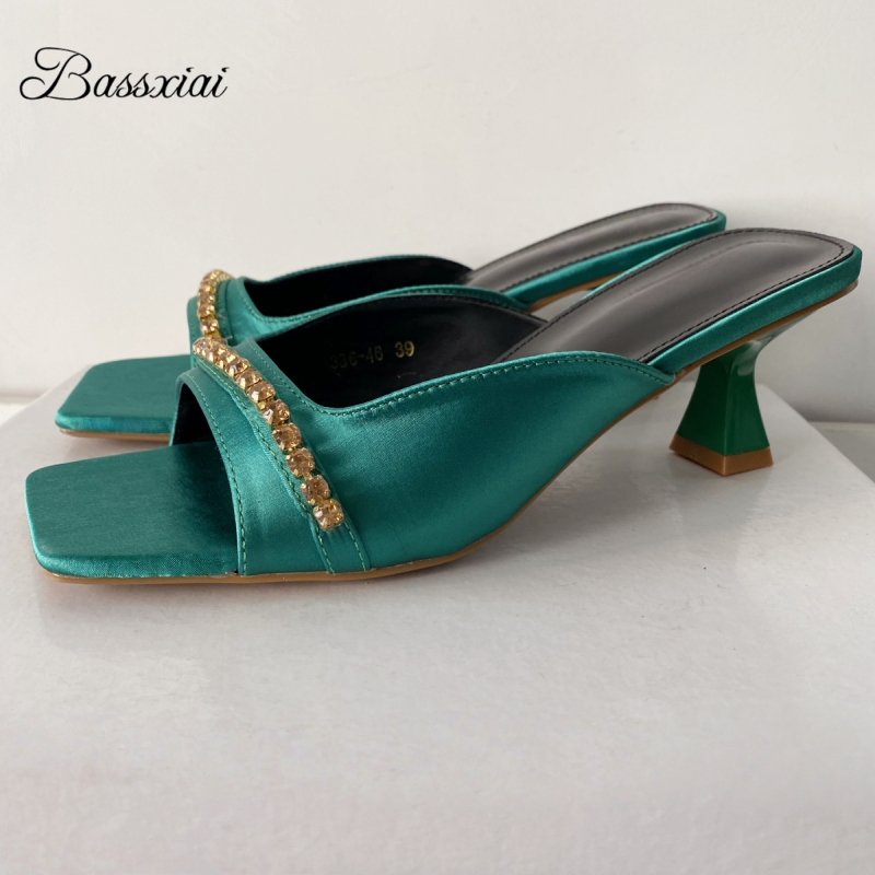 Crystal Narrow Band Chain Deco - Wide Fit Heels 리뷰 및 가격