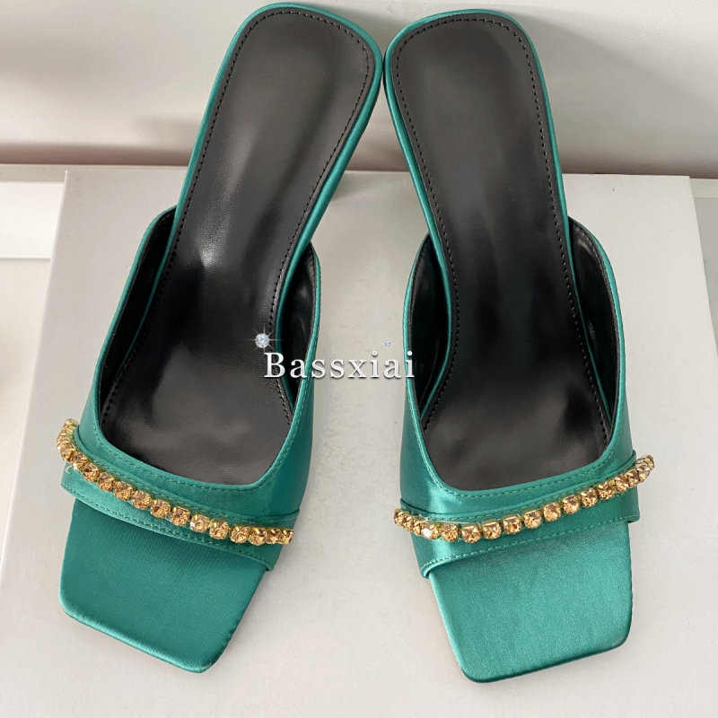 Crystal Narrow Band Chain Deco - Wide Fit Heels 리뷰 및 가격