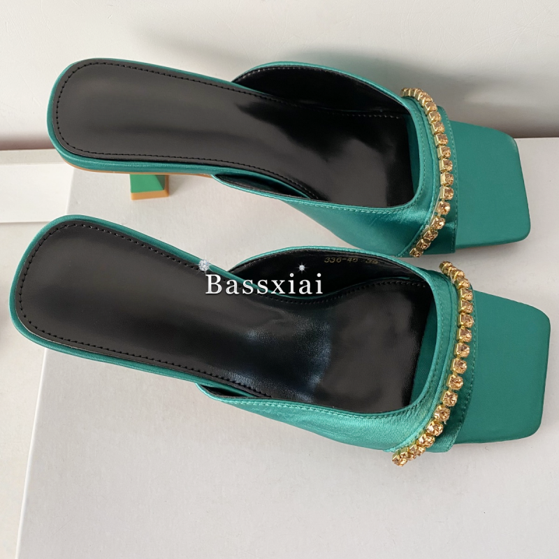 Crystal Narrow Band Chain Deco - Wide Fit Heels 리뷰 및 가격